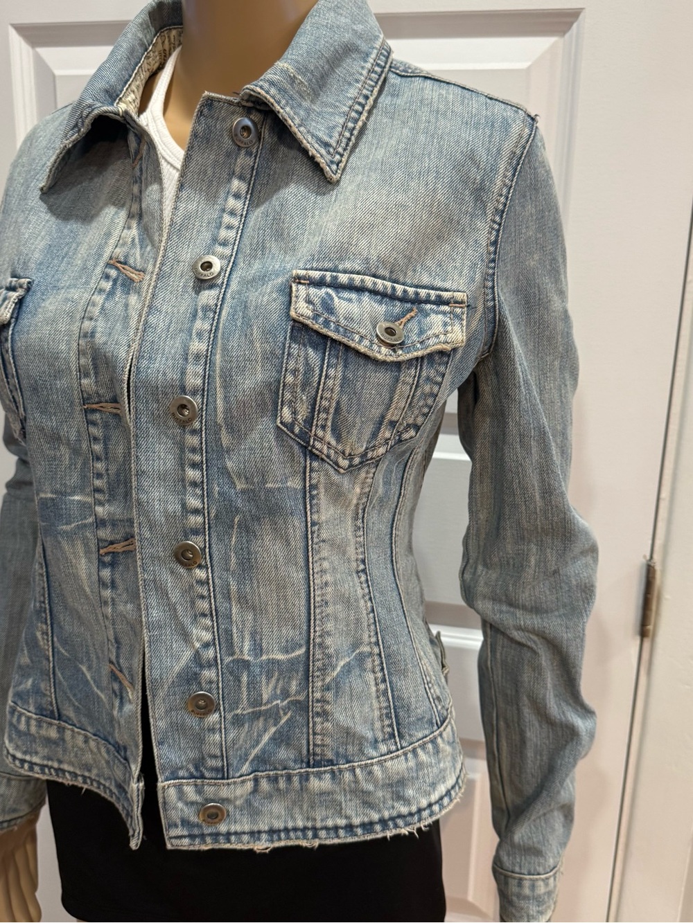 Buffalo David Bitton Y2K Light Wash Fitted Denim Jacket – Women’s Medium